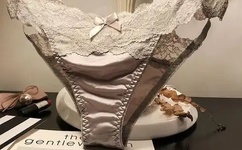 男朋友半夜把我的腿打开了